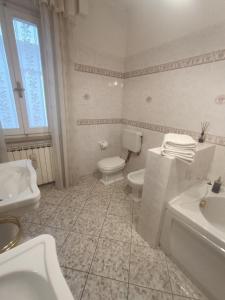 Koupelna v ubytování Guest House Attico Della Vittoria + 37 fotografií
