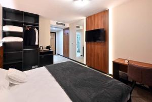Televisyen dan/atau pusat hiburan di Tvrdjava Rooms - Novi Sad