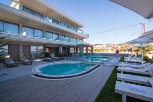 Bazén v ubytování Aegean Infinity Deluxe nebo v jeho okolí