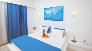 a bedroom with a bed with a bowl of fruit on it at Mojito Beach Rooms in Lakhania