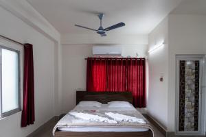 Ένα ή περισσότερα κρεβάτια σε δωμάτιο στο Hotel Nilkantha