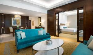 Postel nebo postele na pokoji v ubytování The Ritz-Carlton, Dubai