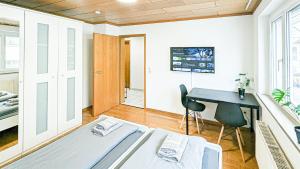 Кровать или кровати в номере Stuttgart Zuffenhausen Porsche Bosch 1Doppelzimmer Flatshare Apartment