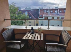 Balkón alebo terasa v ubytovaní Cozy rooftop with balcony