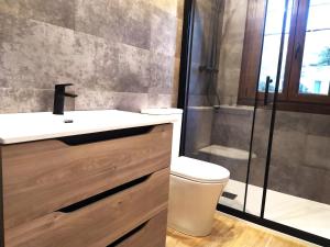 Koupelna v ubytování Casa Fonset + 37 fotografií