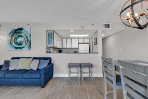 Köök või kööginurk majutusasutuses 2BR Condo with Ocean View