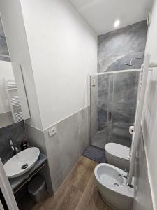 a bathroom with a shower and a toilet and a sink at The Rooms - Rho-Fiera Milano in Pero