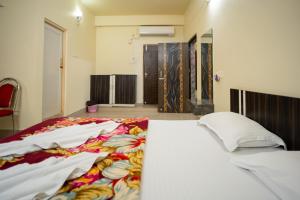 Ένα ή περισσότερα κρεβάτια σε δωμάτιο στο Hotel Nilkantha