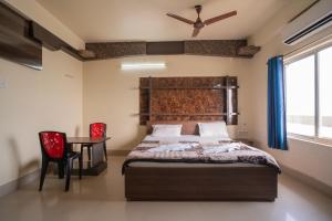 Ένα ή περισσότερα κρεβάτια σε δωμάτιο στο Hotel Nilkantha
