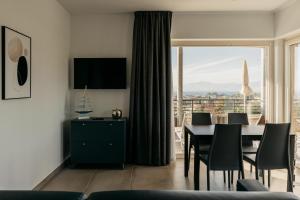 Kuchyň nebo kuchyňský kout v ubytování Apartments Monsurei, Lake view