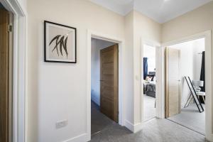 a hallway with a door leading to a bedroom at Spacious house in Wembley - Garden in London