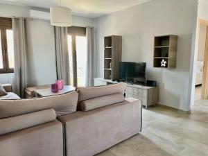 a living room with a couch and a television at Sky view in Konístrai
