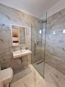 Koupelna v ubytování Hotel Fabio + 42 fotografií