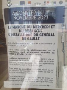 a sign in the window of a car dealership at LE COSY avec piscine, balcon et parking in Trouville-sur-Mer