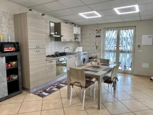 a kitchen with a table and chairs in a room at Appartamento Casa Crispino Mansarda n4 per 3 persone in Frattaminore