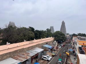 a view of a city street with tall buildings at Shri Kailasha Residency in Tiruvannāmalai