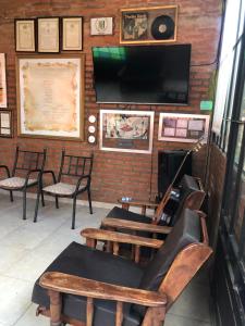 a room with chairs and a flat screen tv at Quincho por dia in Corrientes