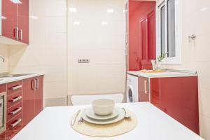 a kitchen with a table with a bowl on it at Citytrip Palau de la Música in Barcelona