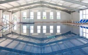 an empty swimming pool with the water in the middle at Holywell View 30 in Cubert