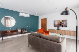 Posezení v ubytování Exceptional Sunlit Apart Marsaskala Bay - Happy Rentals