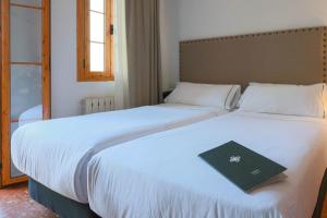 Postel nebo postele na pokoji v ubytování Hotel Tugasa El Almendral