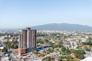 Nespecifikovaný výhled na destinaci Čiang Mai nebo výhled na město při pohledu z apartmánu