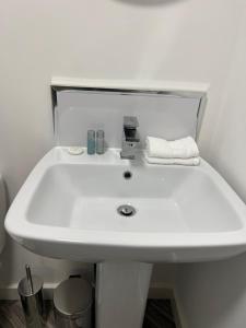a white sink in a bathroom with a mirror at No 8 Plants Yard Modern studio in Worksop in Worksop
