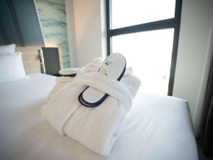 Cama ou camas em um quarto em Novotel Angers Centre Gare