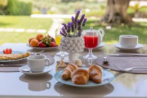 Galeriebild der Unterkunft Borgo Giallonardo Wine Relais in Realmonte