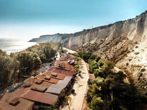 una vista aérea de la costa de Amalfi en Eraclea Minoa Village, en Montallegro