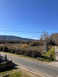 an empty road with a view of a field at Appartement T3 in Marseillette