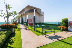 Zahrada ubytování Luxury 31st Top Floor Condo with Swimming Pool
