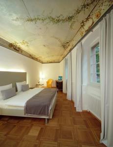 Postel nebo postele na pokoji v ubytování Arthotel Heidelberg