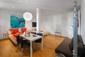 a living room with a couch and a table at Pensionsieben Das andere Hotel in Lörrach