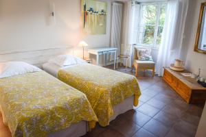 Postel nebo postele na pokoji v ubytování Le Lodge Kerisper