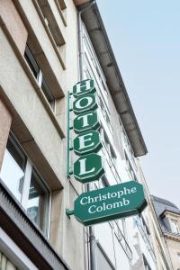 盧森堡的住宿－克里斯托夫克倫姆，建筑物一侧的商店标志