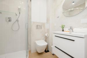 Kúpeľňa v ubytovaní Comfortable Apartment Warsaw Wola & Balcony by Noclegi Renters