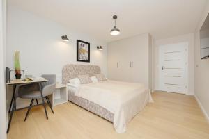 Posteľ alebo postele v izbe v ubytovaní Comfortable Apartment Warsaw Wola & Balcony by Noclegi Renters