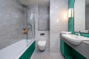 Ένα μπάνιο στο Hotel Killarney