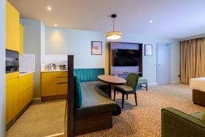 Μια τηλεόραση ή/και κέντρο ψυχαγωγίας στο Hotel Killarney