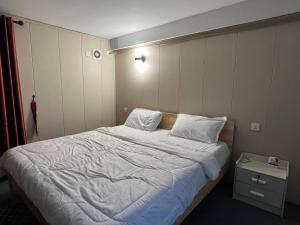 Llit o llits en una habitació de Whitehouse Guesthouse
