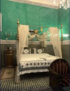 Tempat tidur dalam kamar di Palais Al Firdaous
