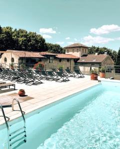 Piscina di Hôtel Cloitre Saint Louis Avignon o nelle vicinanze