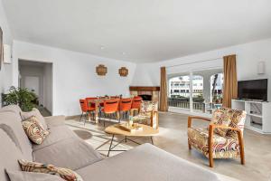 a living room with a couch and a table with chairs at Villa Gabriela in Santo Tomás