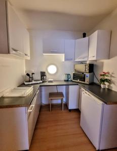 Kuchyň nebo kuchyňský kout v ubytování Monteurzimmer - Karlsbad