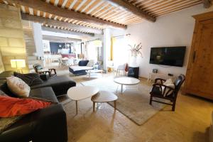 Seating area sa charming provencal house with private pool for 4 people in cheval blanc, luberon.