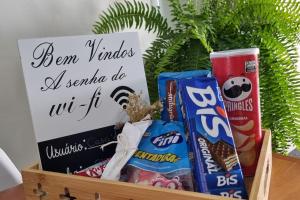 a wooden box filled with snacks and a sign at Casa do Píer in Governador Celso Ramos