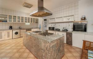 A kitchen or kitchenette at Awesome Home In Kolocep With Heated Swimming Pool