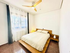 a bedroom with a bed and a ceiling fan at La Villa in Benicàssim