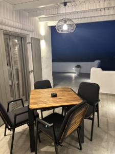 Гостиная зона в SOPHILIA SUITES
